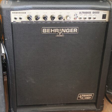 Behringer UltraBass BX600