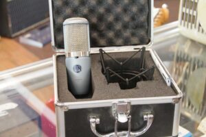 AKG Perception 420