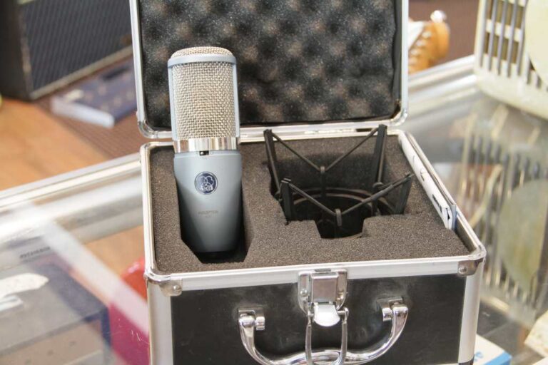 AKG Perception 420