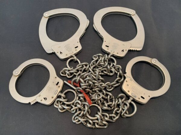 Smith & Wesson belly chain restraint system