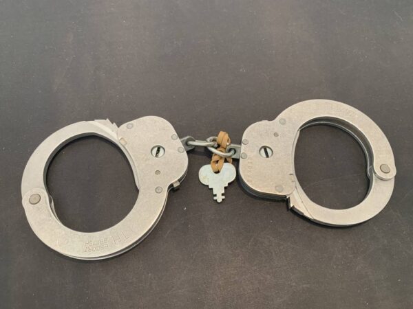 La Trobe LTH Escort British Handcuffs