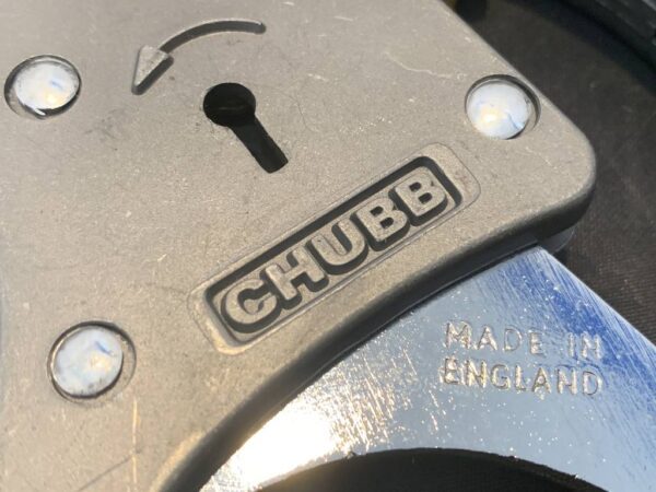Chubb Detainer 1K70 Handcuffs - Image 2